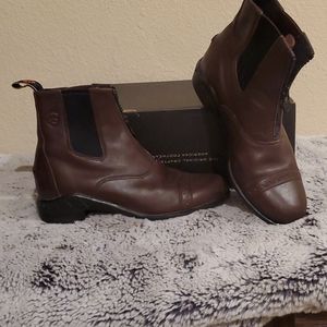Youth Ariat paddock boot.